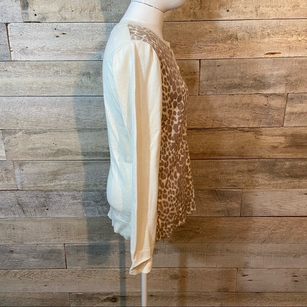 🛍️3/$30 Jessica women's animal print cardigan sweater in size small - Picture 3 of 8